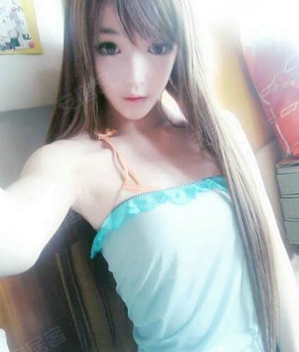 <em>酷似充气</em>娃娃 <em>美女</em>居家照秒杀双眼(组图) –北