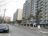 在南京主城区核心地段，用地性质为居住、商业混合用地。