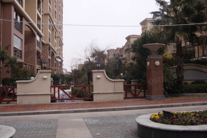 环球翡翠湾花园